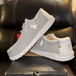 Hey Dude Wally Sox  Men’s Size 8   And Women’s Size 10 New In The Box